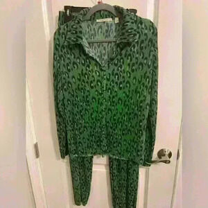 NWT Cyrus Green Leopard Lounge Set Size M